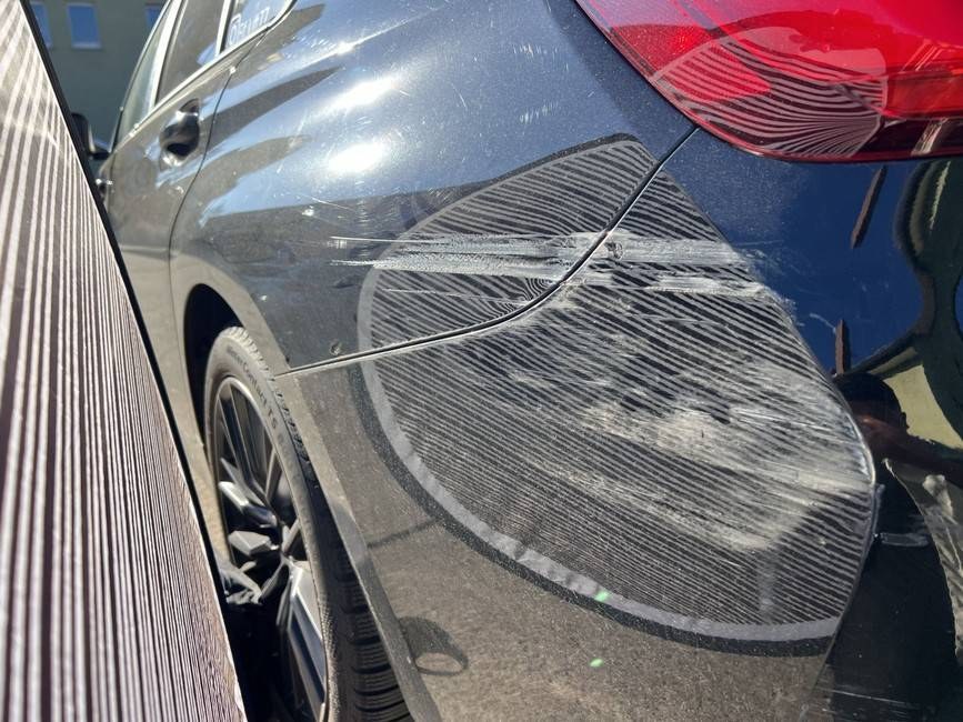 Dokumentierter Fahrzeugschaden am BMW 320d Advantage