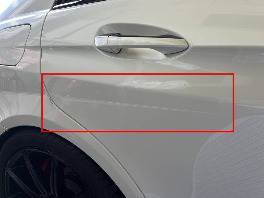 Dokumentierter Fahrzeugschaden am Mercedes E 63 AMG S